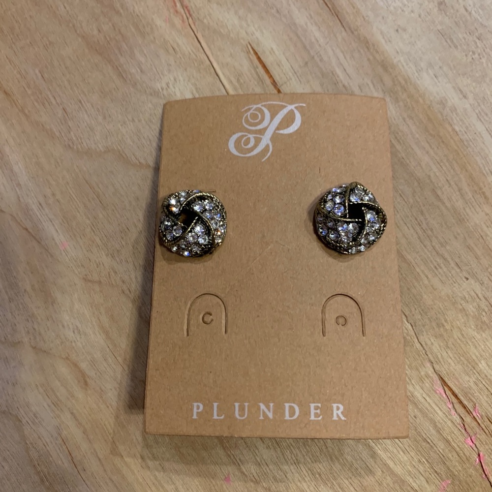 Plunder studs